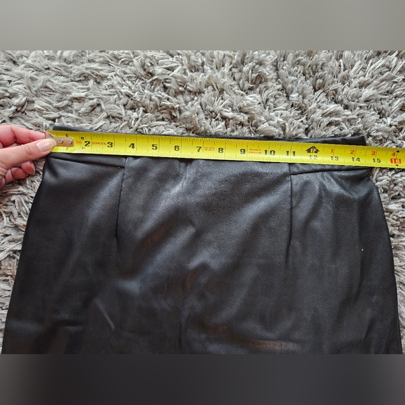 Dynamite pleather skirt - Picture 5 of 5